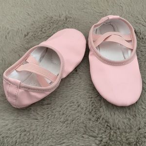 GIRLS’ BALLET SHOES
